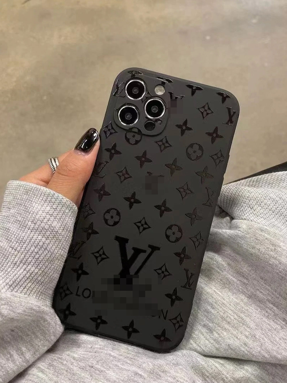 L series iPhone case 2009 | Trendy black presbyopia