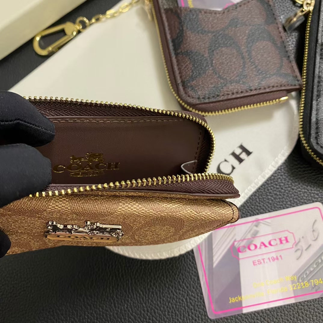 Chic CO Timeless Classic Card Holder Wallet with Sleek Design